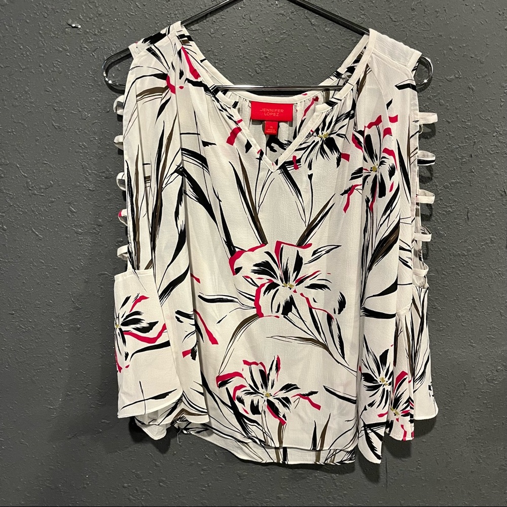 Women’s Jennifer Lopez dress shirt.